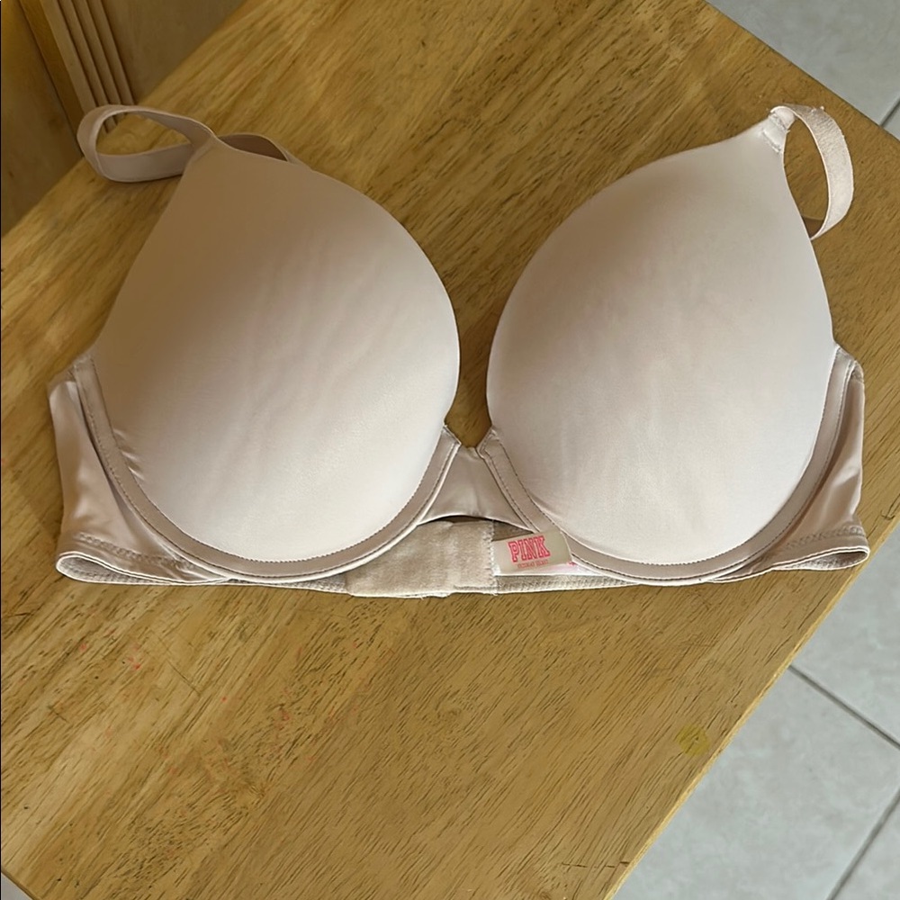 Victoria's Secret Cream T-Shirt Bra Smooth Molded Cups